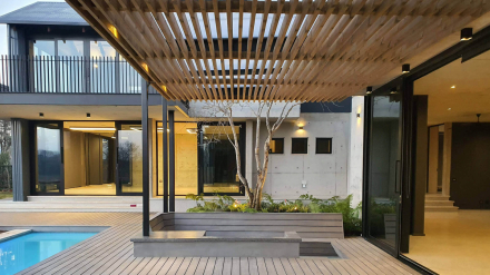 Фасадні системи з термососни: Ідеальне поєднання Функціональності та Естетики для Вашого Будинку